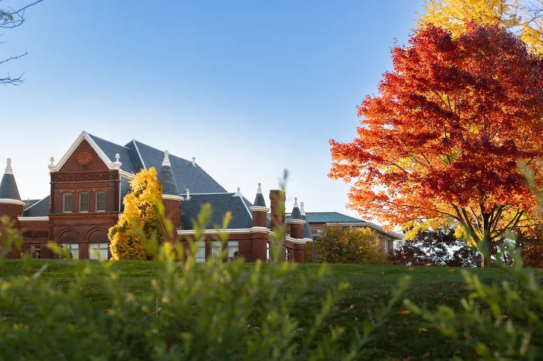 Syracuse University campus imagery.